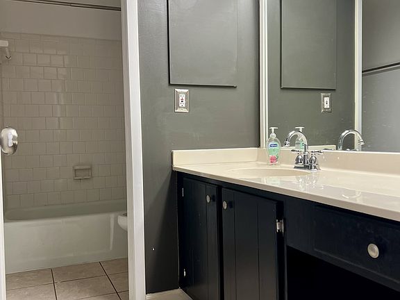 1st floor full bathroom