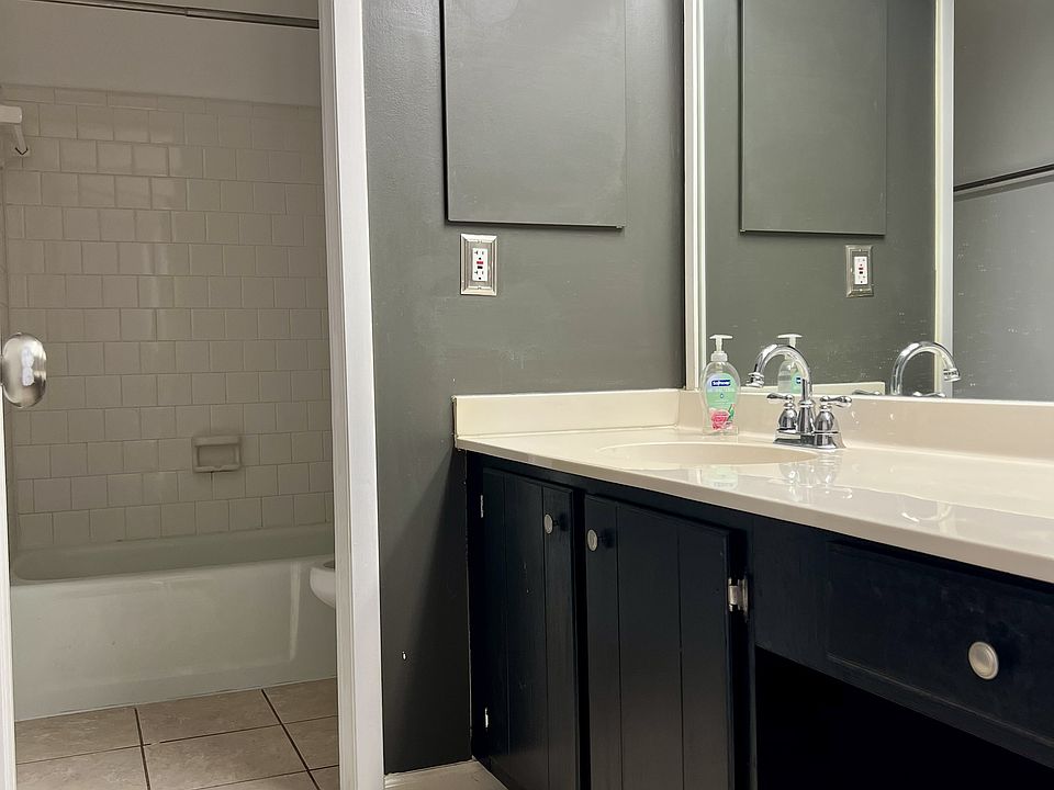 1st floor full bathroom