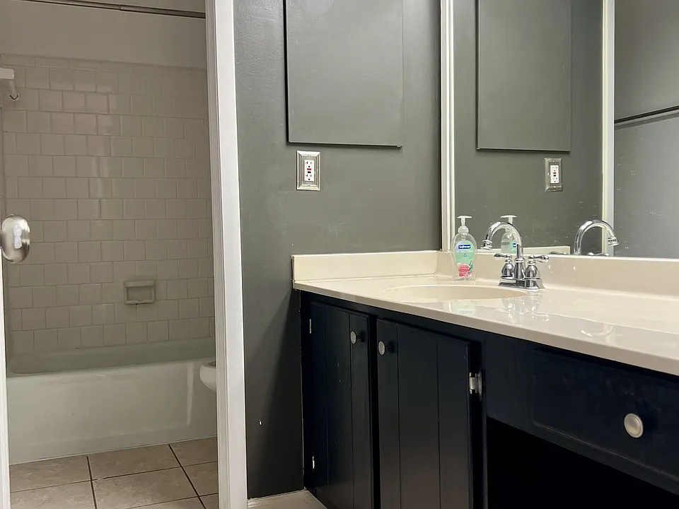 1st floor full bathroom