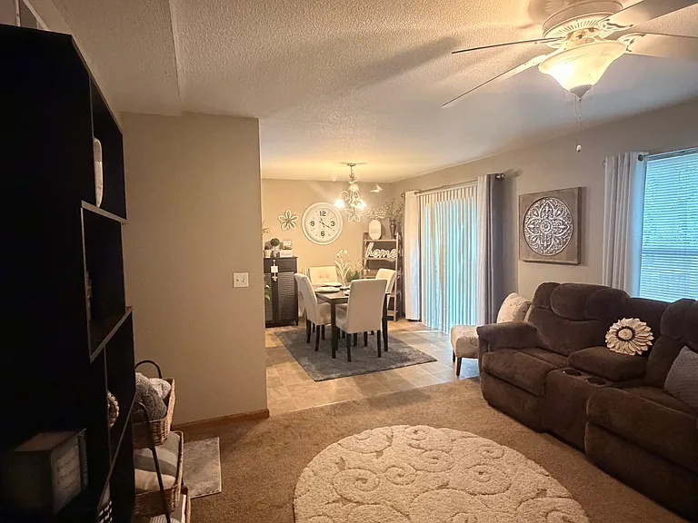 1620 NW Garrett Dr — Photo 2