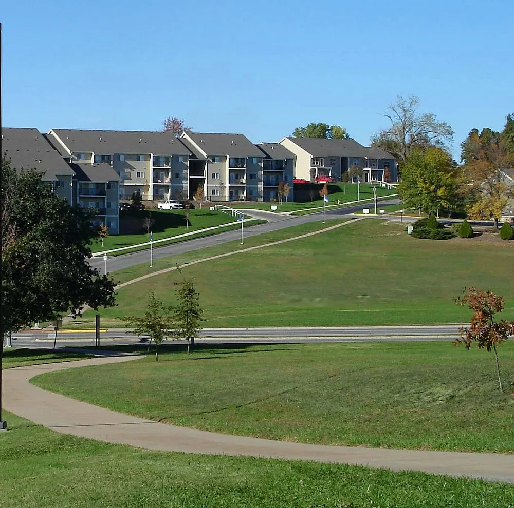 Meadowbrook Apartments — Photo 2