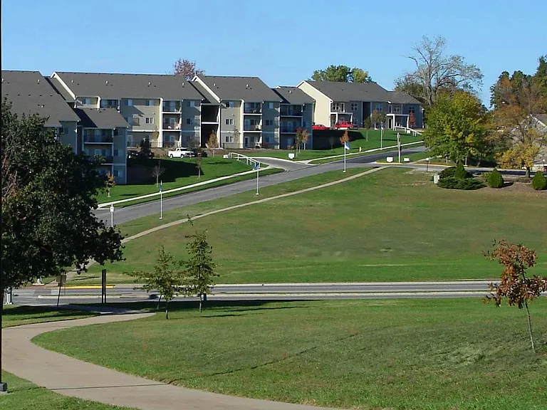 Meadowbrook Apartments — Photo 2