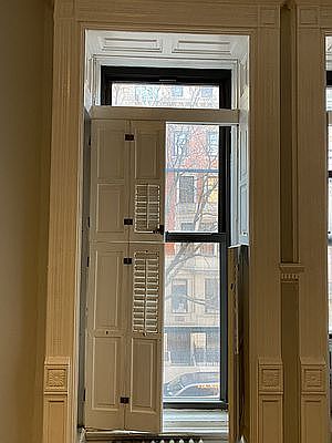 3rd image of 15 W 74th St APT 5