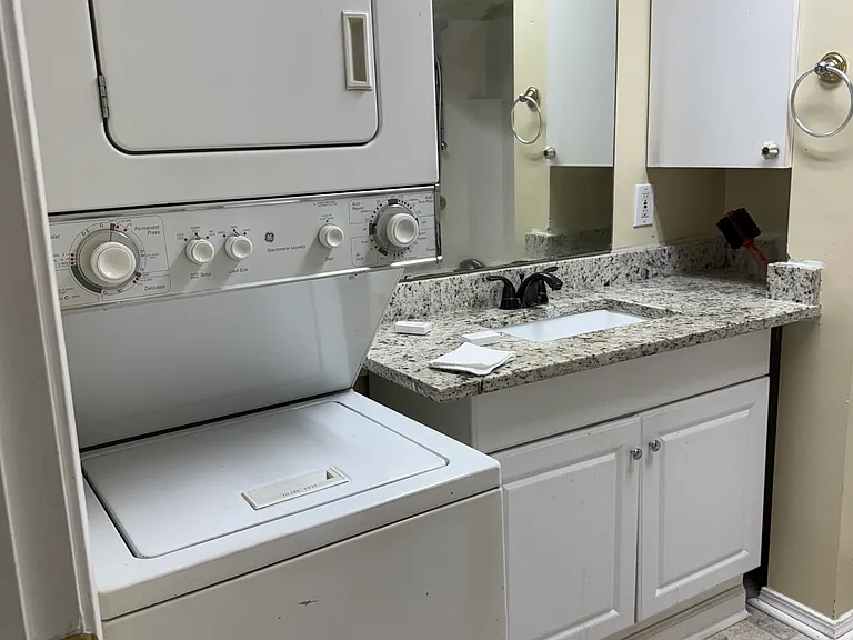 320 Riverbirch Ln #ROOM FOR RENT — Photo 1