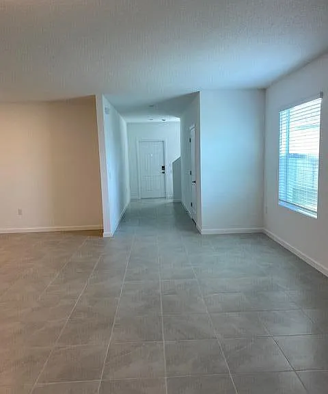 622 Papillon St SW — Photo 3