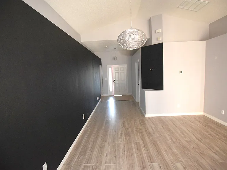 500 Lake Charles Dr — Photo 9