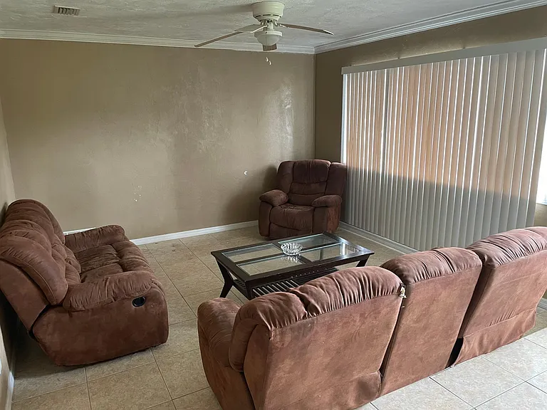 1147 Barbara Dr — Photo 4