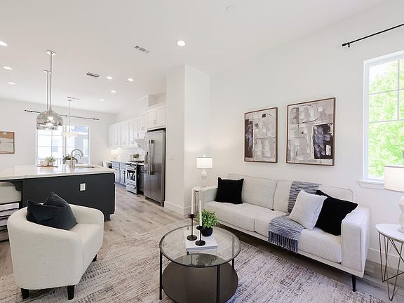 3rd image of 400 Cove Ln