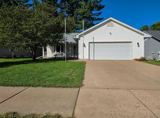 3228 Summerfield Dr, Eau Claire, WI 54701