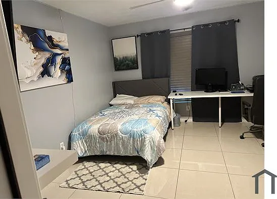 2 bed, 1000 sqft, $1,699 — Photo 2