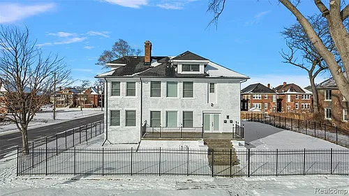 2080 Gladstone St Photo 1