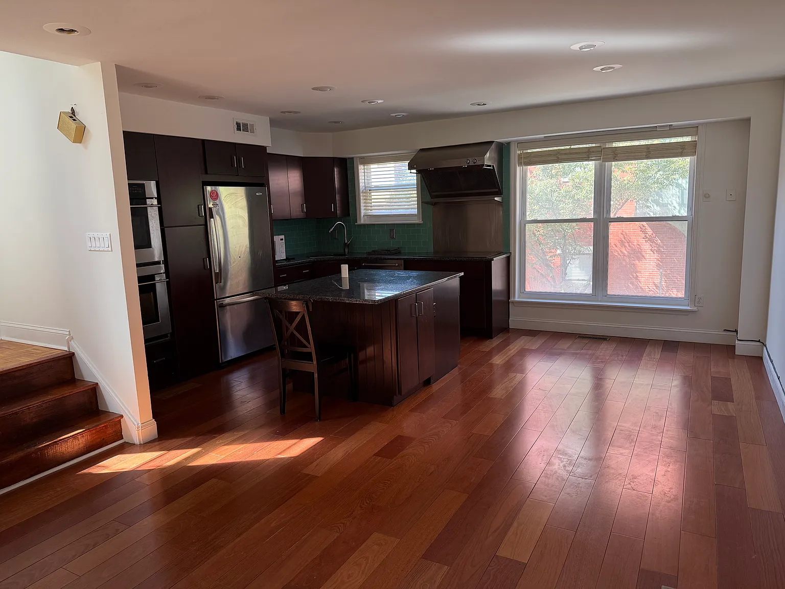 4 bed, 2.5 bath, 2280 sqft, $4,300 — Photo 3