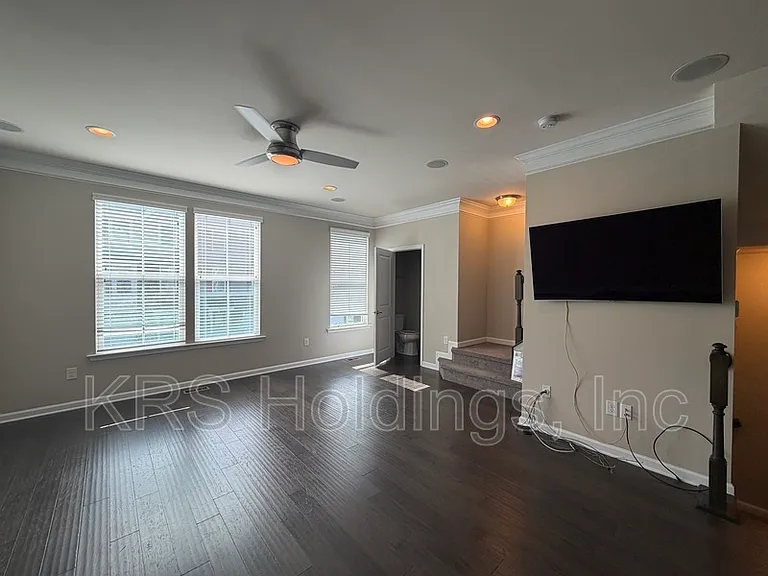 308 Covington Dr — Photo 4