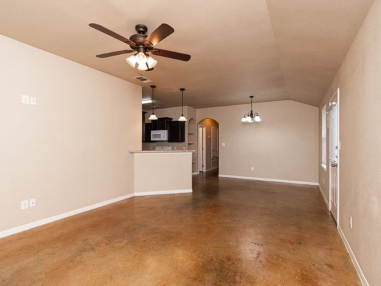 4403 Cambridge Dr #B — Photo 3