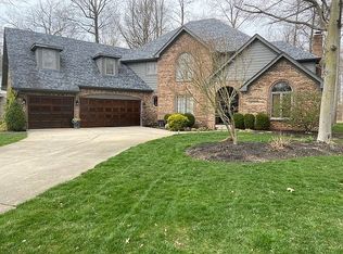 3900 S Woodfield Dr, New Palestine, IN