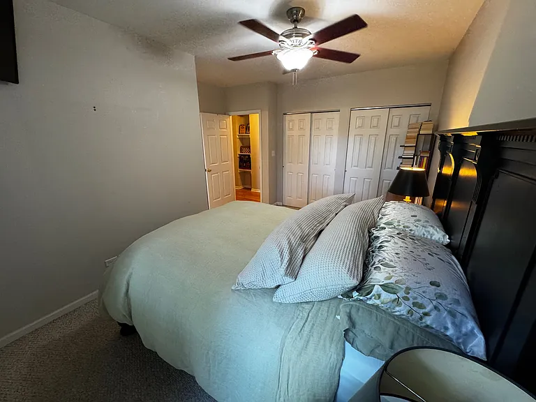 1050 W Dakin St — Photo 3
