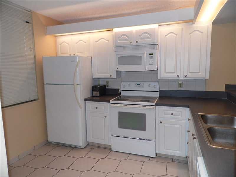2nd image of 1512 Whitehall Dr APT 204