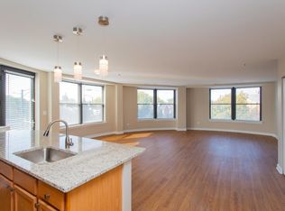 551 W North Ave APT 512, Chicago, IL 60610