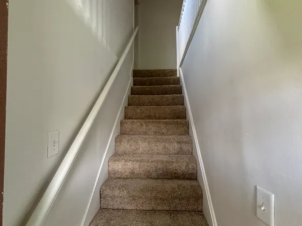 1 bed, 1.0 bath, $850, 517 Randolph St #3, Staunton, VA 24401