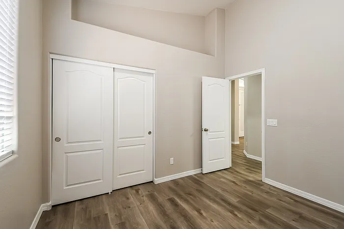 6614 W Rowel Rd — Photo 14