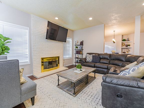 5th image of 16121 NE San Rafael St