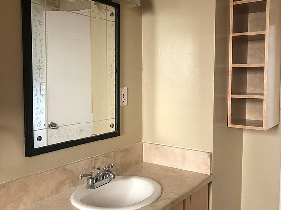 4th image of 1049 W 25th St