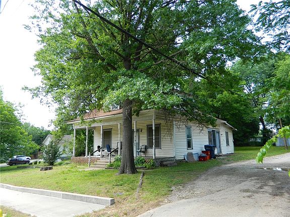 3rd image of 711 E Twin Springs St