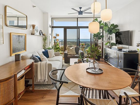 5th image of 1322 S Prairie Ave Unit 1706