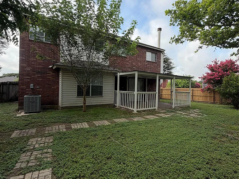 305 Stone Park — Photo 24