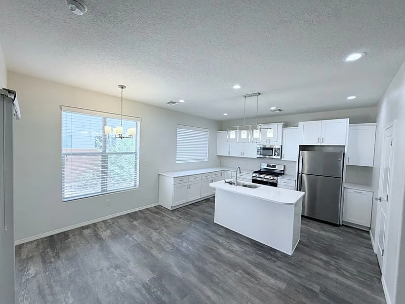 3 bed, 2.5 bath, 2043 sqft, $2,850 — Photo 2