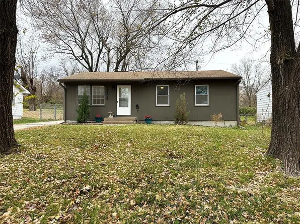 13704 10th Ter, Grandview, MO 64030