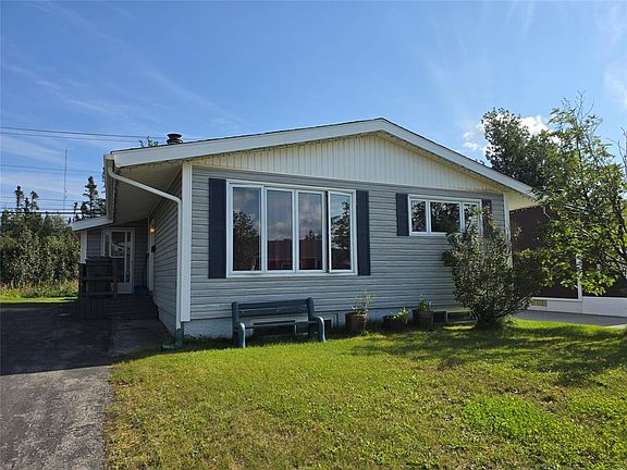 2nd image of 415 Vanier Avenue