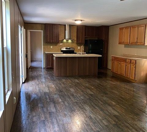 2nd image of 70 Brook Ln