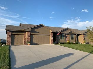 15938 Mormon St, Bennington, NE 68007