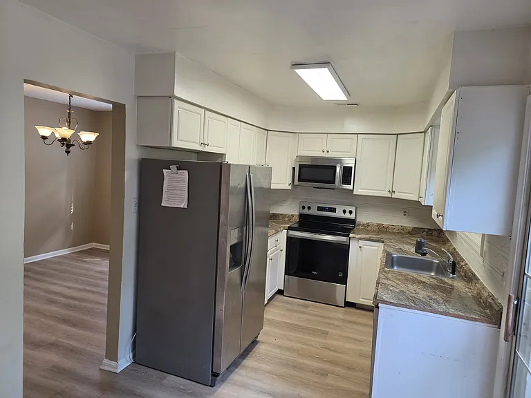 8579 Burlington Ct — Photo 3