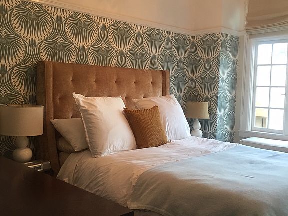 Quiet bedroom, off the street - wake up to the Telegraph Hil