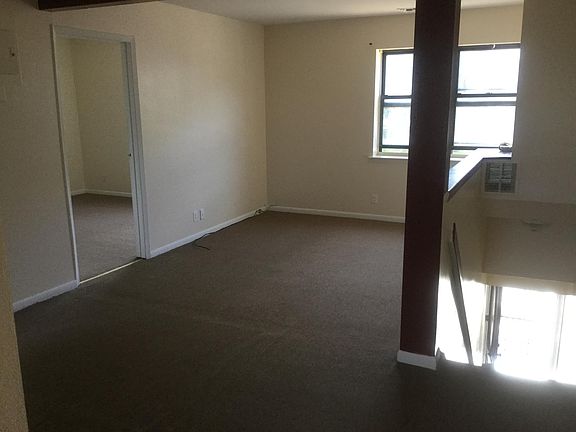 5th image of 210-32 Hillside Ave