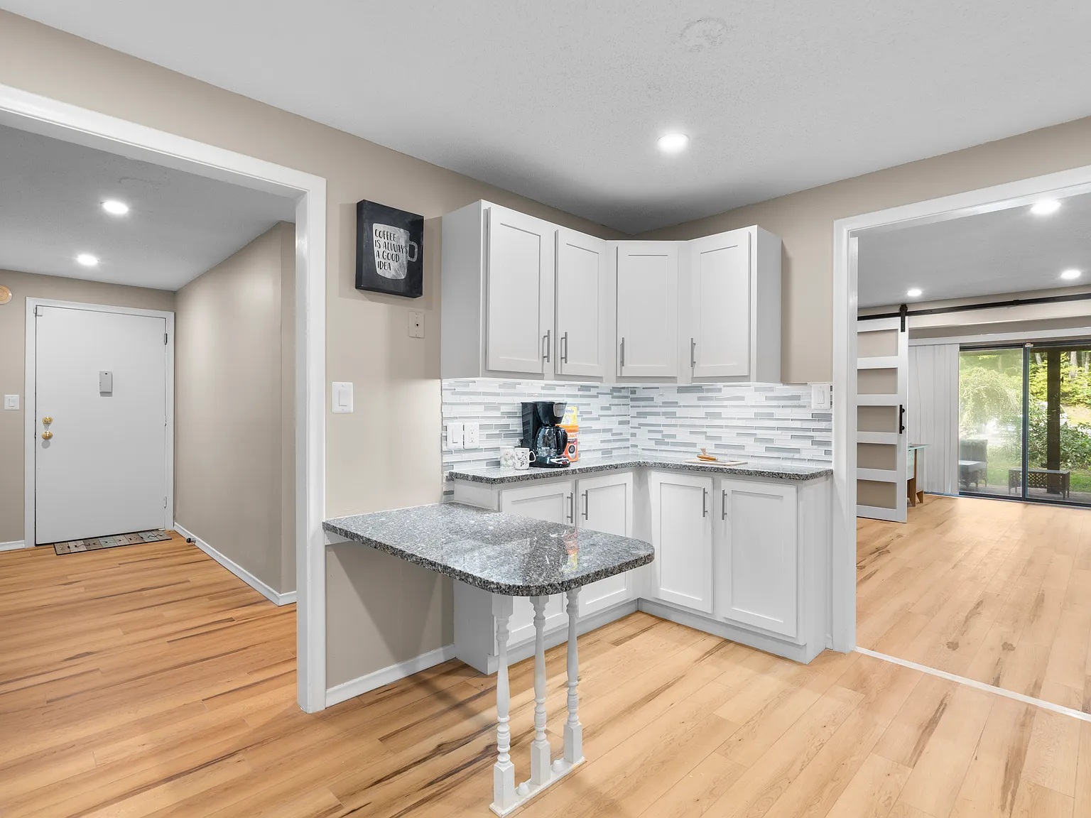 4 bed, 2215 sqft, $3,275 — Photo 3