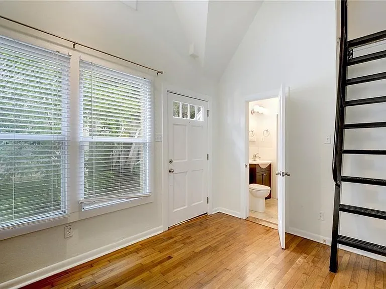 1110 W 22nd St #13A — Photo 3