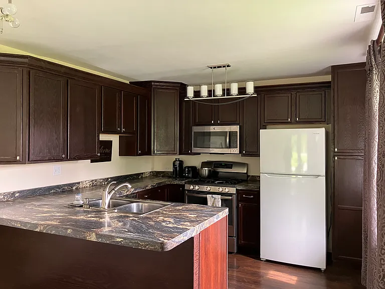 Pierce Dr — Photo 10