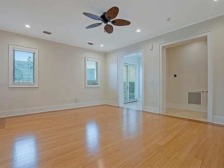 3072 Carter St — Photo 3