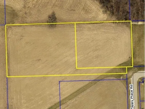 Peppy Place Rd, Decorah, IA 52101