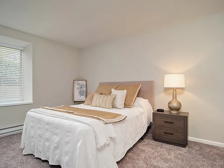 St. Charles Oaks Apartments — Photo 14