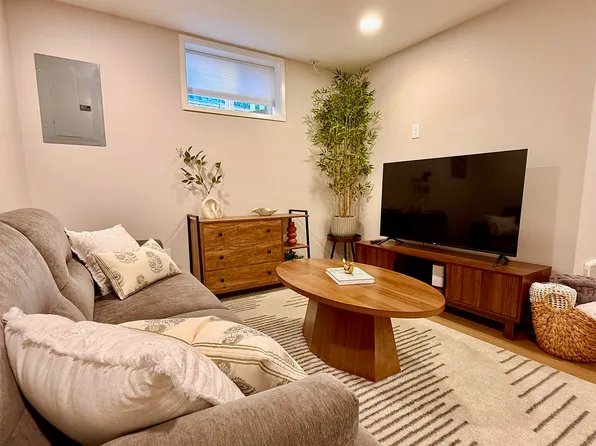 6208 SE Woodstock Blvd #Basement, Portland, OR 97206