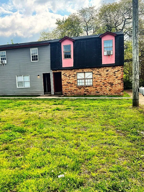 Photo 1 of 18 - 268 Greenfield Dr #C - Jackson, TN Primary Photo - 268 Greenfield Dr #C
