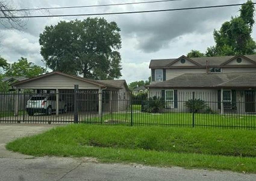 1st image of 8115 Crestview Dr