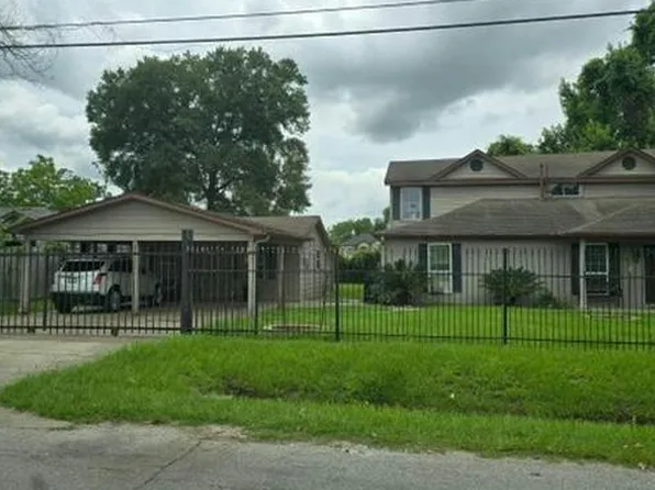 8115 Crestview Dr, Houston, TX 77028