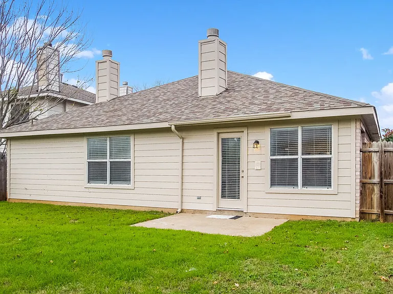 2864 Concho Trl — Photo 16
