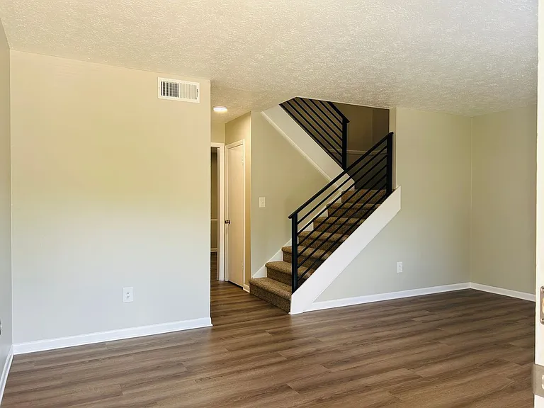 513 Toombs St — Photo 4