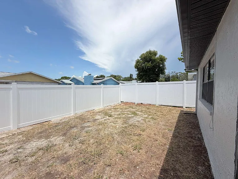 7421 Isle Dr — Photo 22
